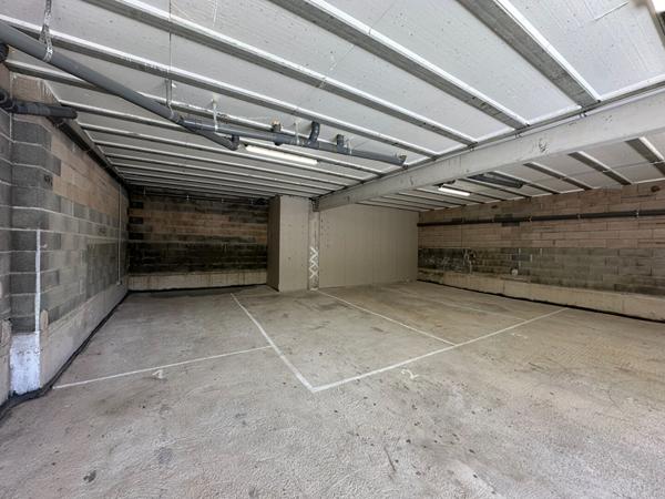 Parking / box Balaruc Les Bains 120 m2