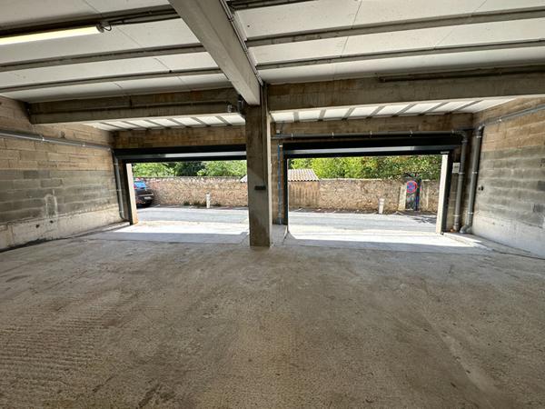 Parking / box Balaruc Les Bains 120 m2