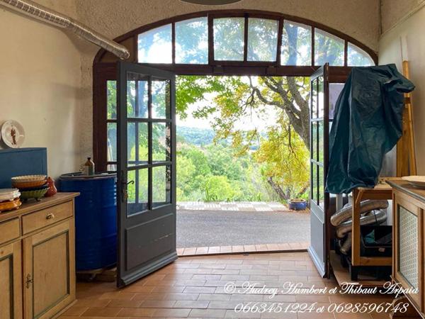 EXCLUSIVITE, à ST JURS, Maison de ville de 215 m² avec Terrasses et ateliers d'art (ou garage)