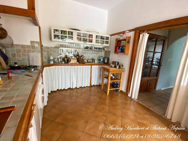 EXCLUSIVITE, à ST JURS, Maison de ville de 215 m² avec Terrasses et ateliers d'art (ou garage)