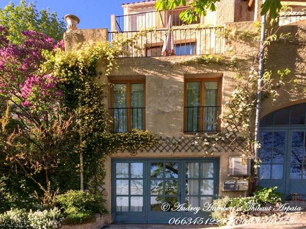 EXCLUSIVITE, à ST JURS, Maison de ville de 215 m² avec Terrasses et ateliers d'art (ou garage)