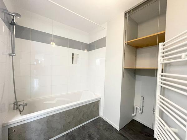 VILLENAVE D'ORNON - Appartement 3 pièces - 67m2 - 2 chambres - Terrasse - Parking couvert