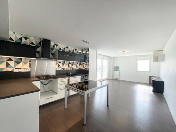 VILLENAVE D'ORNON - Appartement 3 pièces - 67m2 - 2 chambres - Terrasse - Parking couvert