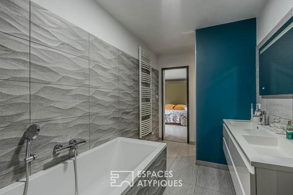 Élégante maison familiale ouverte sur jardin et piscine