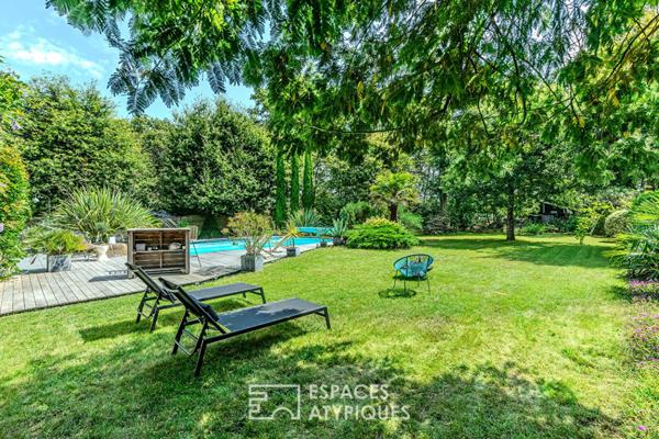 Élégante maison familiale ouverte sur jardin et piscine