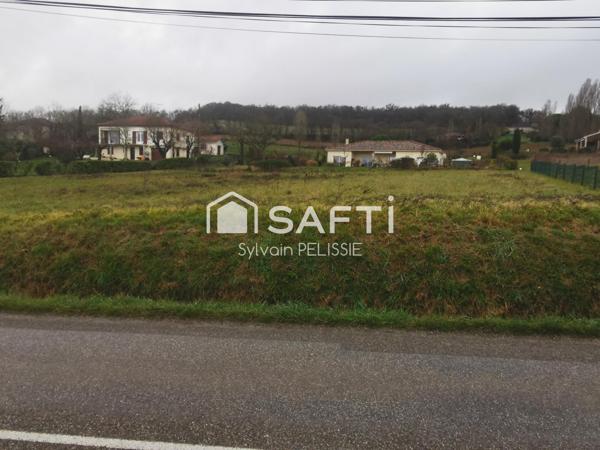 Terrain plat à Lauzerte, idéalement situe