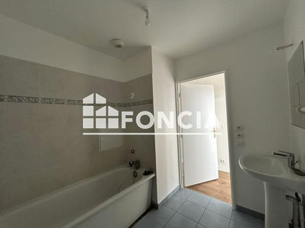 Location Appartement 2 pièces 36.74 m² - 5 AVENUE DU MAHATMA GANDHI Trappes 78190