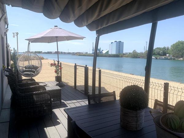 Maison sur canal  Saint Louis