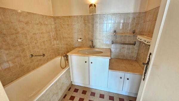 EN EXCUSIVITE : Hyper centre Appartement de type 5 au 6eme étage avec ascenseur , cave et grand balcon