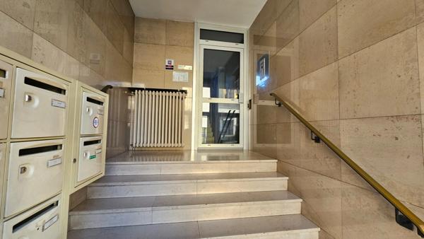 EN EXCUSIVITE : Hyper centre Appartement de type 5 au 6eme étage avec ascenseur , cave et grand balcon