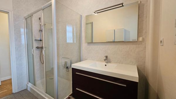 EN EXCUSIVITE : Hyper centre Appartement de type 5 au 6eme étage avec ascenseur , cave et grand balcon