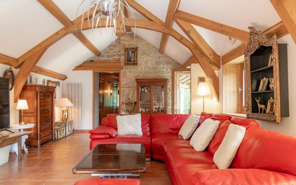 Maison à vendre    8 pièces •  Barjac