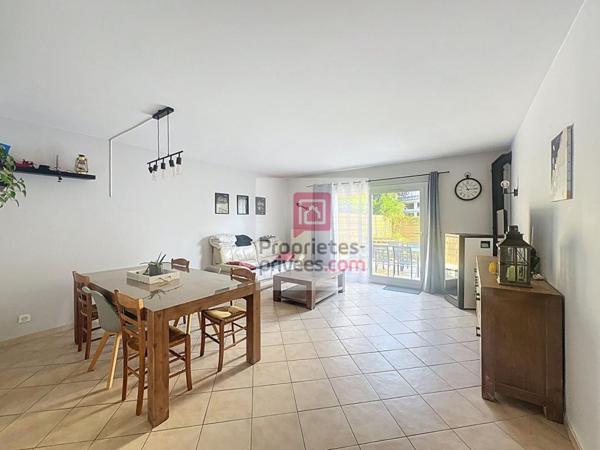Maison 4 chambres, 1 bureau et 1 garage attenant