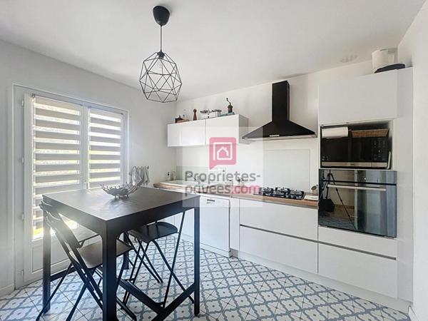 Maison 4 chambres, 1 bureau et 1 garage attenant