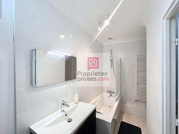 Maison 4 chambres, 1 bureau et 1 garage attenant