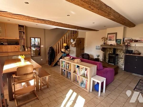 Nous vendons une charmante maison de village en copropriété, avec jardin privatif attenant.