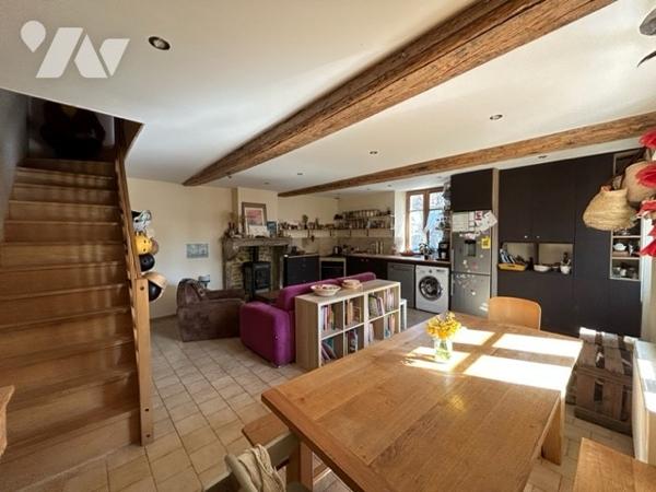 Nous vendons une charmante maison de village en copropriété, avec jardin privatif attenant.