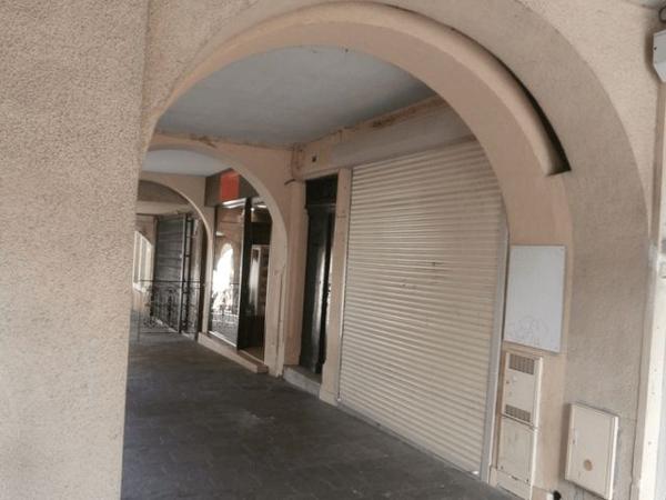 Location Local commercial 1 pièce 12.2 m² - 7 RUE DES ARCEAUX Saint Sever 40500