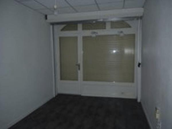 Location Local commercial 1 pièce 12.2 m² - 7 RUE DES ARCEAUX Saint Sever 40500
