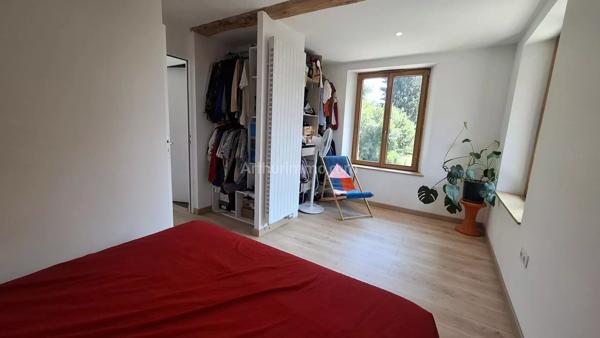 Vente                                                      Maison
                        
                     5 pièces                      112 m2                     à Les Avenières Veyrins-Thuellin
