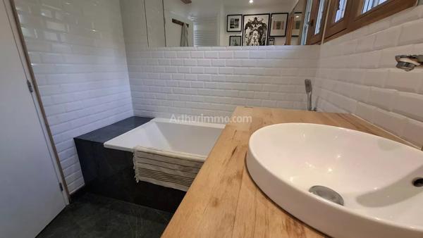 Vente                                                      Maison
                        
                     5 pièces                      112 m2                     à Les Avenières Veyrins-Thuellin