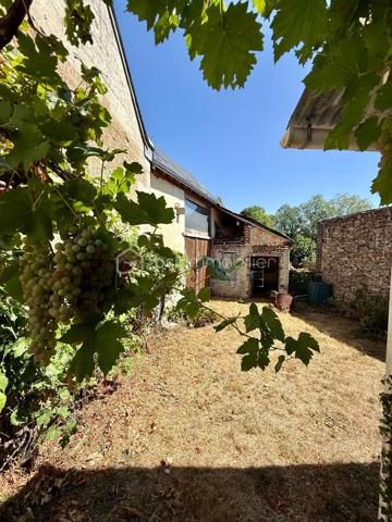 *** Carole MARCHAND *** BSK Immobilier *** vous présente :

Située au cœur du charmant village d’Épeigné-sur-Dême, à 3 minutes de Chemillé-sur-Dême, 30 minutes de Tours Nord, bénéficiant de transports scolaires et de transports en commun.

Dès l’entrée, vous serez séduits par une vaste pièce de vie salon-séjour-cuisine ouverte de plus de 60 m², chaleureuse et conviviale avec son espace bar. 

Au rez-de-chaussée :
-	Une belle pièce de vie avec séjour/cuisine lumière traversante, cheminée insert
-	Une grande chambre particulièrement lumineuse
-	Salle de bain avec douche et baignoire 
-	WC séparés

À l’étage :
-	Un grand palier magnifique parquet massif
-	Deux chambres d’environ 19 m² chacune, parquet massif
-	Salle d’eau avec WC
-	Un espace à finir d’isoler de 40 m², à imaginer en suite parentale, en atelier professionnel, en salle de jeux ou en salle cinéma par exemple ainsi que son grenier attenant qui offre un potentiel d'agrandissement supplémentaire.

Les +
Cette maison propose une rénovation moderne tout en conservant le cachet de l’ancien. 
Potentiel d'agrandissement.
Chauffage électrique, radiateurs récents, cheminée insert. 
Assainissement collectif - Tout à l'égout.

Pour compléter ce bien, vous trouverez :
Une dépendance à réhabiliter de plus de 20 m² (utiliser en buanderie actuellement) une grange dont la toiture est à refaire, un puit, deux caves.
Terrain clos de 478 m².
+ Terrain non attenant de 660 m² en bord de rivière qui pourra être revendu par exemple.

Plus de photos et organisation de visite sur simple demande.

.