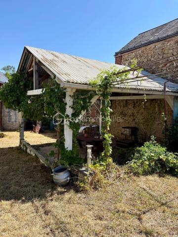 *** Carole MARCHAND *** BSK Immobilier *** vous présente :

Située au cœur du charmant village d’Épeigné-sur-Dême, à 3 minutes de Chemillé-sur-Dême, 30 minutes de Tours Nord, bénéficiant de transports scolaires et de transports en commun.

Dès l’entrée, vous serez séduits par une vaste pièce de vie salon-séjour-cuisine ouverte de plus de 60 m², chaleureuse et conviviale avec son espace bar. 

Au rez-de-chaussée :
-	Une belle pièce de vie avec séjour/cuisine lumière traversante, cheminée insert
-	Une grande chambre particulièrement lumineuse
-	Salle de bain avec douche et baignoire 
-	WC séparés

À l’étage :
-	Un grand palier magnifique parquet massif
-	Deux chambres d’environ 19 m² chacune, parquet massif
-	Salle d’eau avec WC
-	Un espace à finir d’isoler de 40 m², à imaginer en suite parentale, en atelier professionnel, en salle de jeux ou en salle cinéma par exemple ainsi que son grenier attenant qui offre un potentiel d'agrandissement supplémentaire.

Les +
Cette maison propose une rénovation moderne tout en conservant le cachet de l’ancien. 
Potentiel d'agrandissement.
Chauffage électrique, radiateurs récents, cheminée insert. 
Assainissement collectif - Tout à l'égout.

Pour compléter ce bien, vous trouverez :
Une dépendance à réhabiliter de plus de 20 m² (utiliser en buanderie actuellement) une grange dont la toiture est à refaire, un puit, deux caves.
Terrain clos de 478 m².
+ Terrain non attenant de 660 m² en bord de rivière qui pourra être revendu par exemple.

Plus de photos et organisation de visite sur simple demande.

.