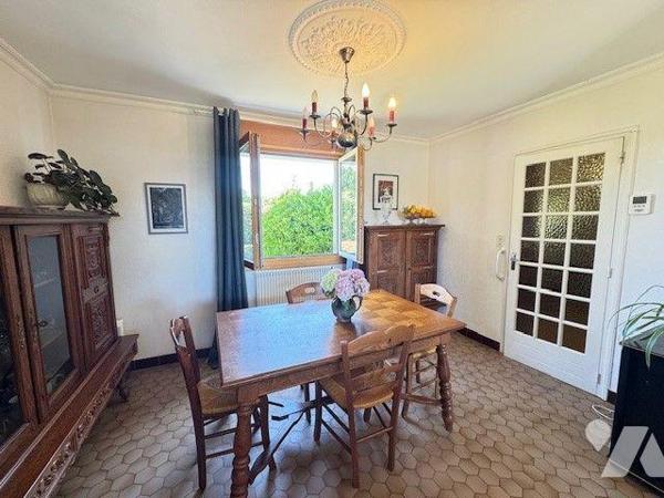 A vendre maison à MOELAN SUR MER (29)

Jolie maison de 137,74 m² (4 chambres) édifiée en 1974...