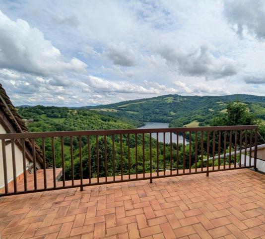 Jolie maison ancienne avec vue dominante