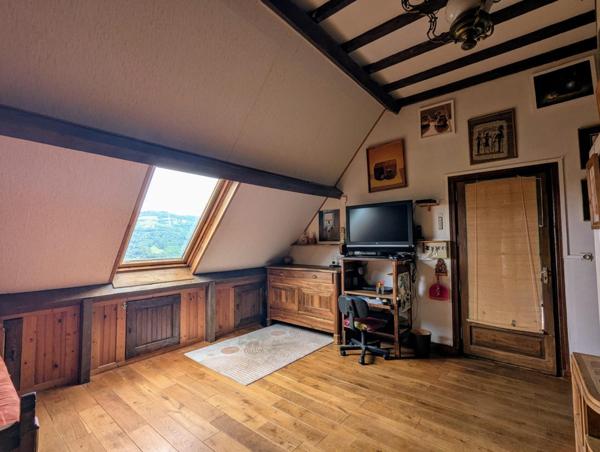 Jolie maison ancienne avec vue dominante