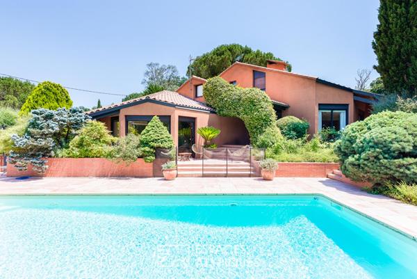 Maison d’architecte, piscine et jardin bucolique