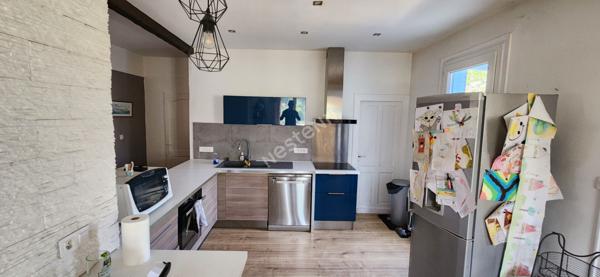 Très jolie maison rénovée avec goût, à deux pas des commodités !