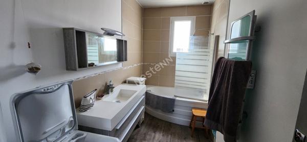 Très jolie maison rénovée avec goût, à deux pas des commodités !