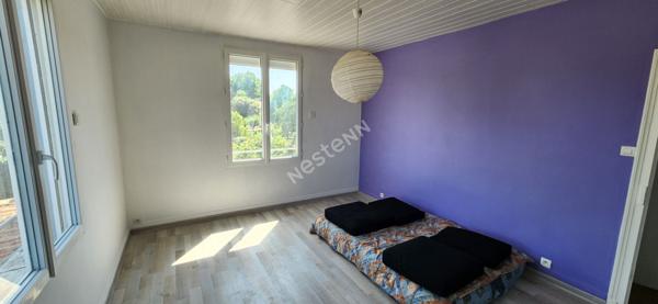 Très jolie maison rénovée avec goût, à deux pas des commodités !