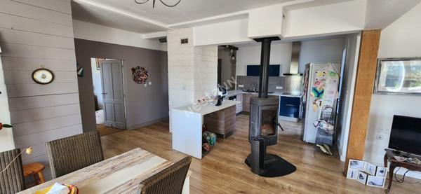 Très jolie maison rénovée avec goût, à deux pas des commodités !