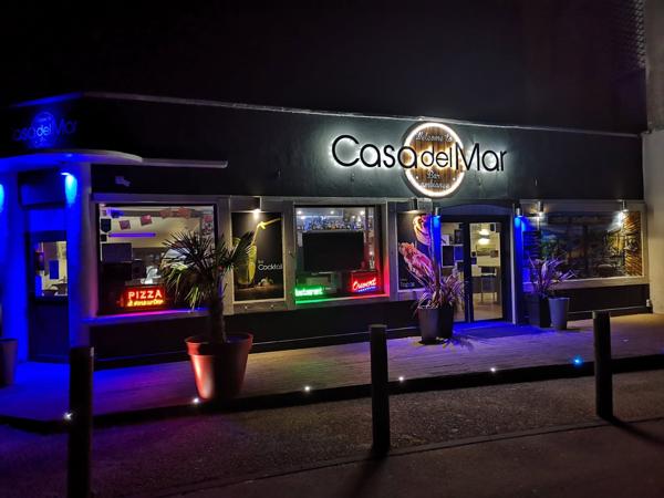 Murs commerciaux 300m² bord de mer 29630 Plougasnou.