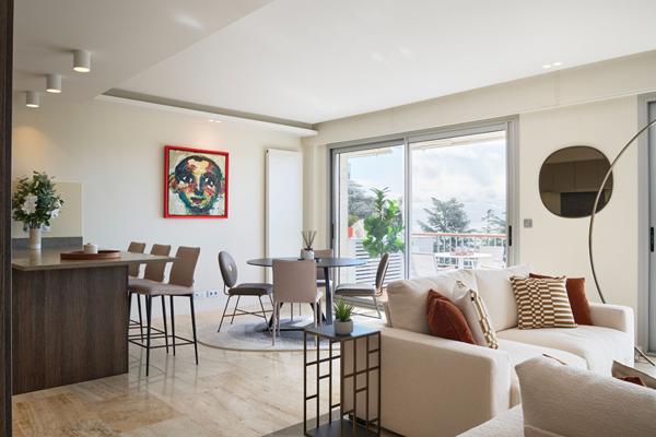 Cannes - Californie : 3 pièces avec terrasse, vue mer et parc, dans résidence de standing