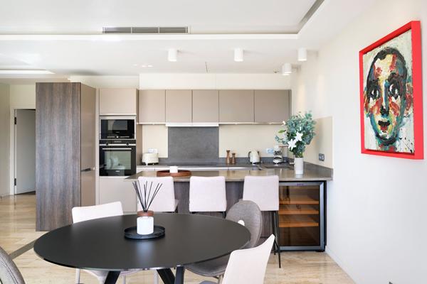 Cannes - Californie : 3 pièces avec terrasse, vue mer et parc, dans résidence de standing