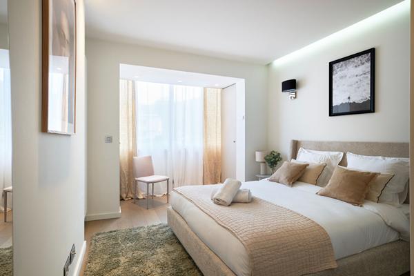 Cannes - Californie : 3 pièces avec terrasse, vue mer et parc, dans résidence de standing