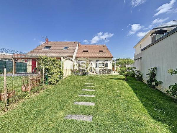 Maison 96 m2,  3 chambres,  terrain 367 m2, garage et dépendance et piscine