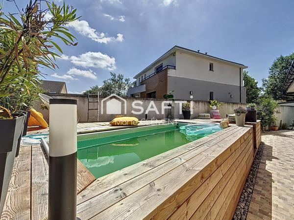 Maison 96 m2,  3 chambres,  terrain 367 m2, garage et dépendance et piscine