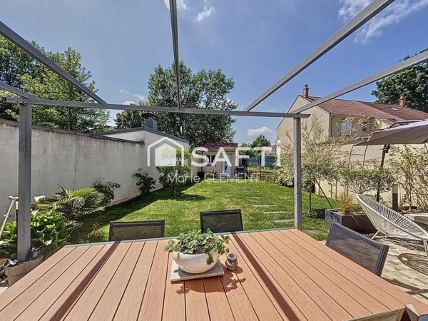 Maison 96 m2,  3 chambres,  terrain 367 m2, garage et dépendance et piscine