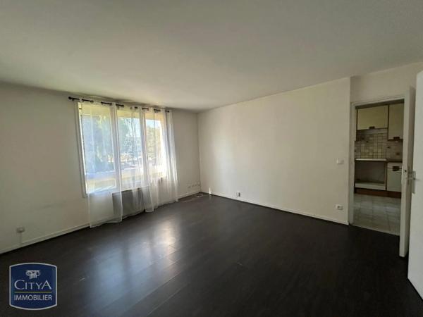 Appartement à louer 2 pièces 57.36m² Ris-Orangis (91130)