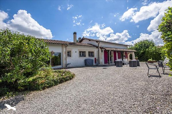 Maison à vendre |  La Rochebeaucourt-et-Argentine |  7 pièces | 198 m²