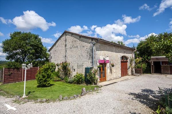 Maison à vendre |  La Rochebeaucourt-et-Argentine |  7 pièces | 198 m²