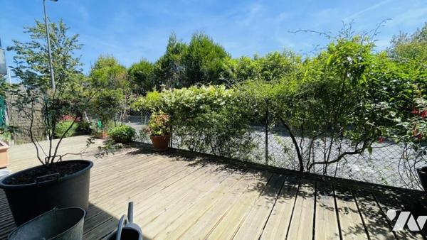 APPARTEMENT EN DUPLEX AVEC JARDIN 