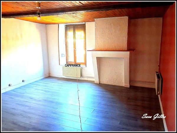 Immeuble de rapport 240 m² – 3 appartements – 1 loué, 2 libres. Potentiel de rendement jusqu’à 9,8 %.
