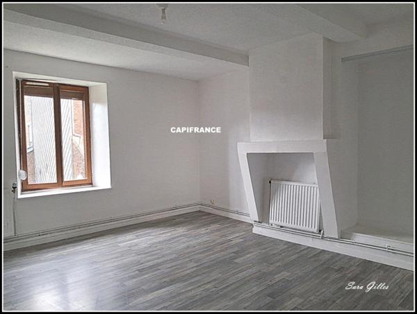 Immeuble de rapport 240 m² – 3 appartements – 1 loué, 2 libres. Potentiel de rendement jusqu’à 9,8 %.
