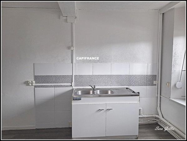 Immeuble de rapport 240 m² – 3 appartements – 1 loué, 2 libres. Potentiel de rendement jusqu’à 9,8 %.
