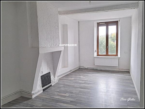 Immeuble de rapport 240 m² – 3 appartements – 1 loué, 2 libres. Potentiel de rendement jusqu’à 9,8 %.